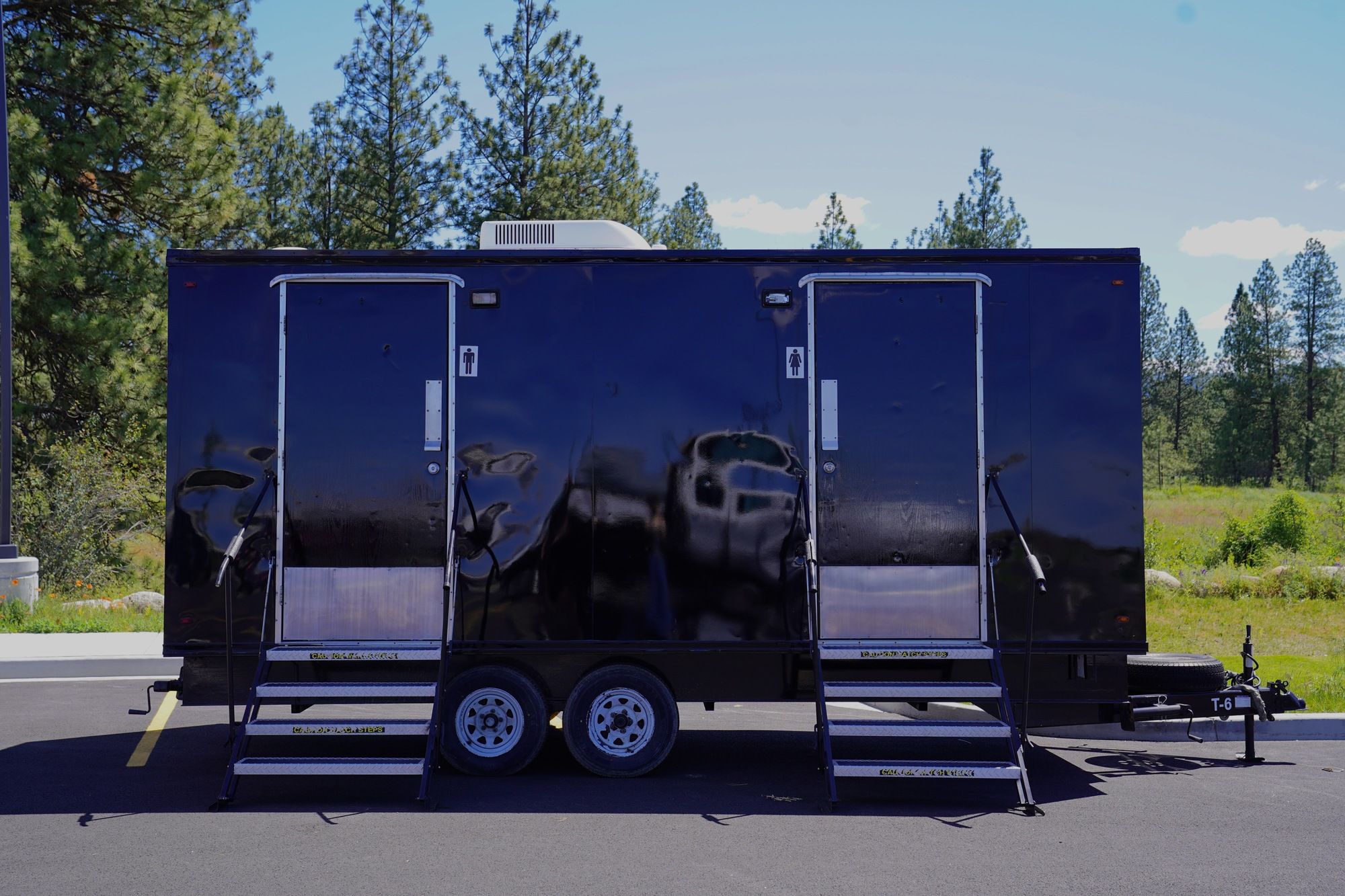 T-6 Multi Stall Black Trailer