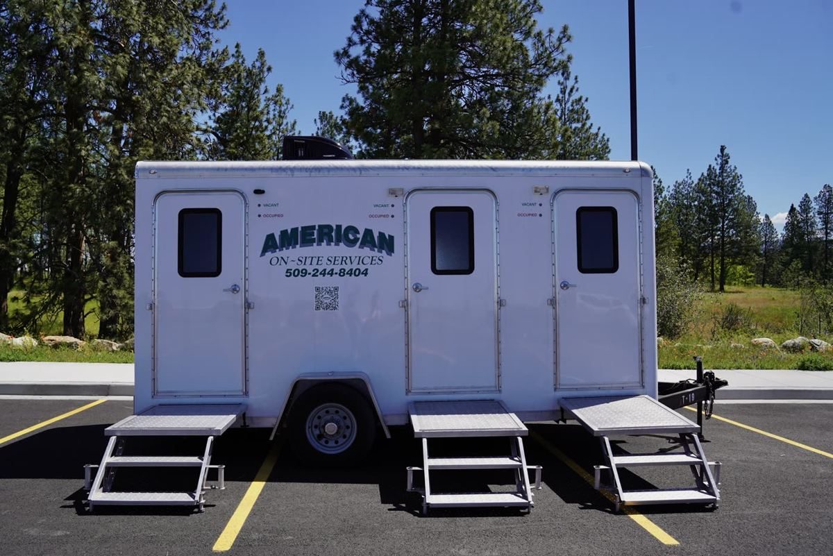 T-19 Three Stall White Trailer