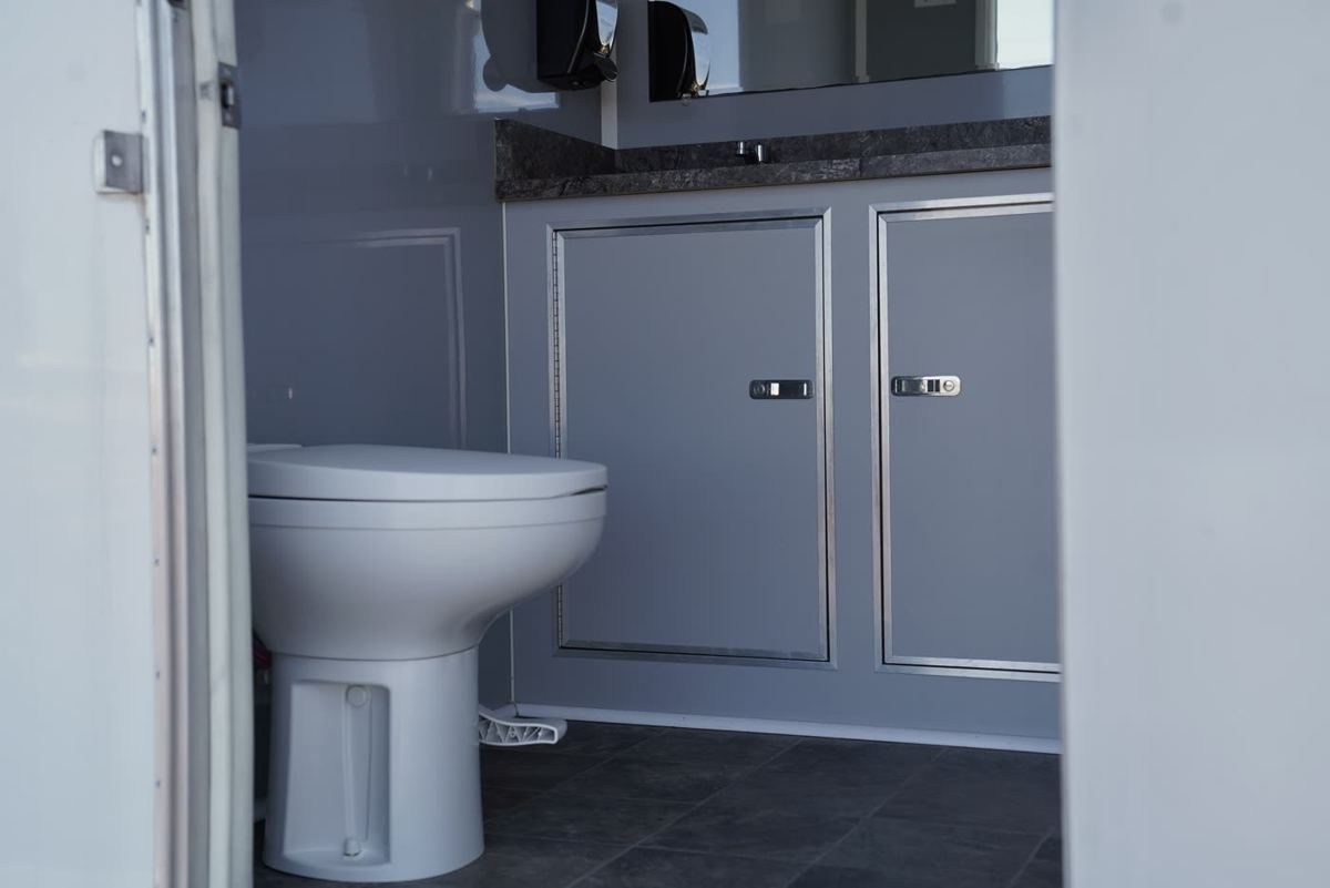 T-19 Three Stall White Trailer, inside